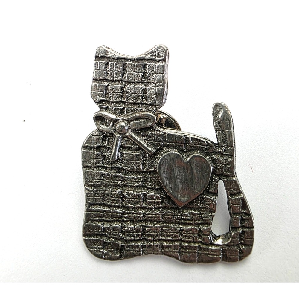 Vintage Handcrafted Pewter Marcie USA Cat Tack Pin Brooch Crosshatch Heart